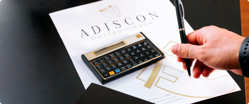 Equipe da Adiscon Contabilidade em atendimento consultivo